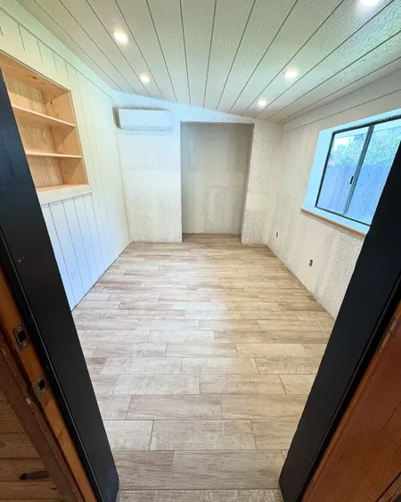 Laminate flooring work